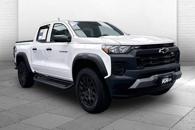 2025 Chevrolet Colorado Trail Boss in Summit White — front three-quarter view