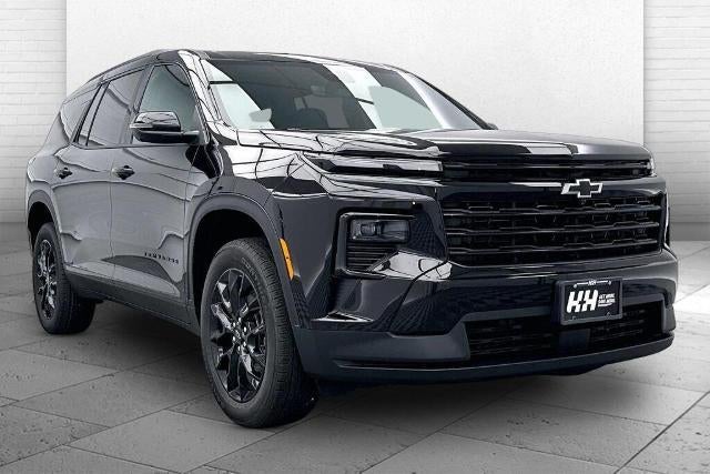 2026 Chevrolet Traverse LT in Mosaic Black Metallic — front three-quarter view