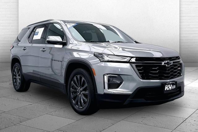2023 Chevrolet Traverse RS in Sterling Gray Metallic — front three-quarter view