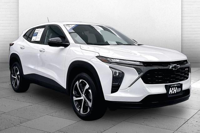 2025 Chevrolet Trax 1RS in Summit White — front three-quarter view