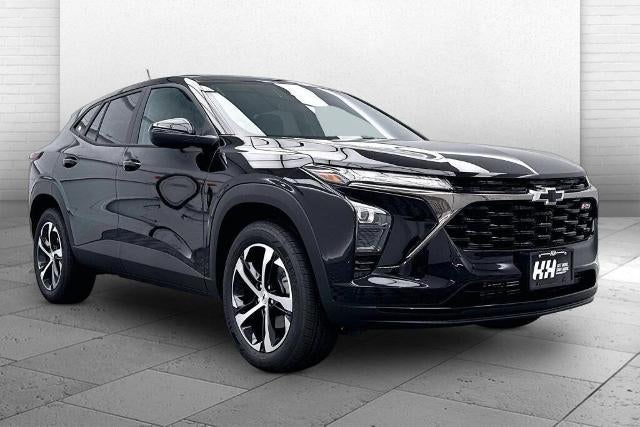 2026 Chevrolet Trax 1RS in Mosaic Black Metallic — front three-quarter view